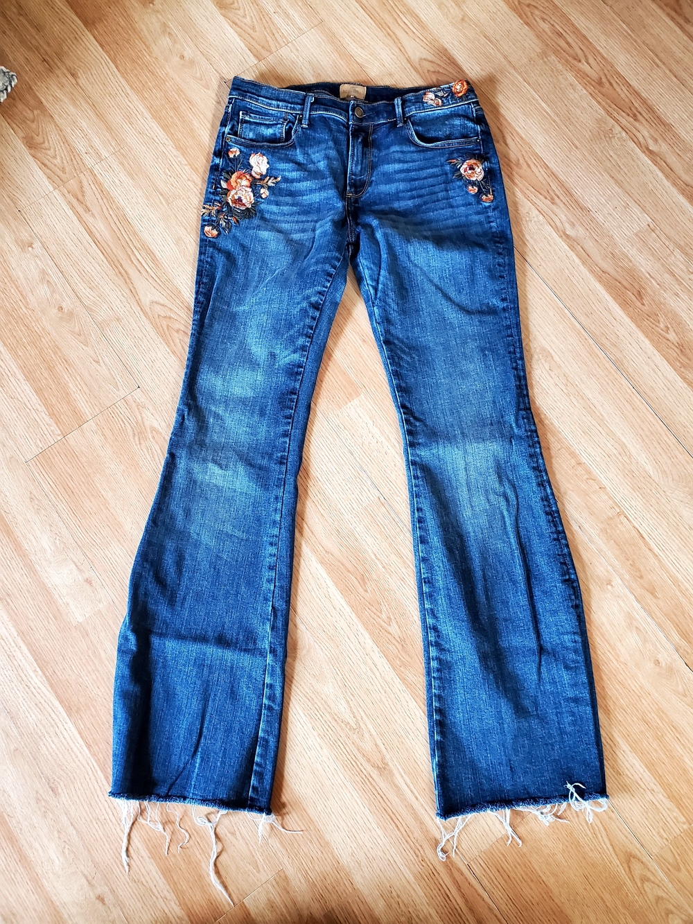 DRIFTWOOD Isabel Floral Embroiderd Light Flare Jeans Size 30